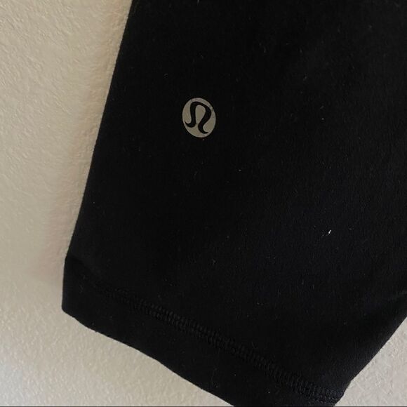 Lululemon wunder under full luon crop reversible black/fa14 quilt 4 Sz 6 - Picture 2 of 5